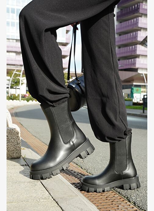 Kadın Lastikli Günlük Bot Kalın Tırtıklı Taban Eslona Siyah - Görsel 3