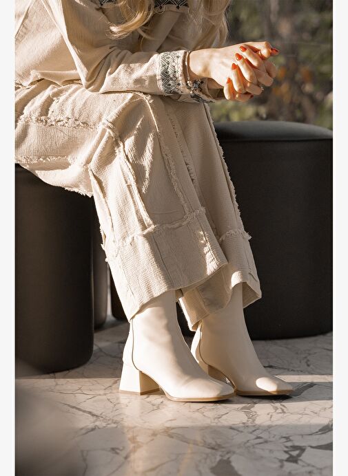 Kadın Topuklu Bot Küt Burun Arkadan Fermuarlı Nayis Ekru - Görsel 3