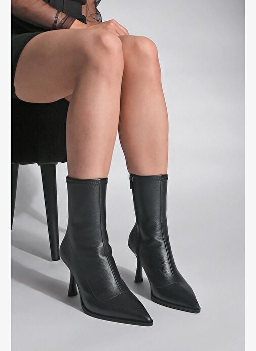 Kadın Topuklu Bot Sivri Burun Kadeh Ökçe Günlük Klasik Bot Holes Siyah - Görsel 5