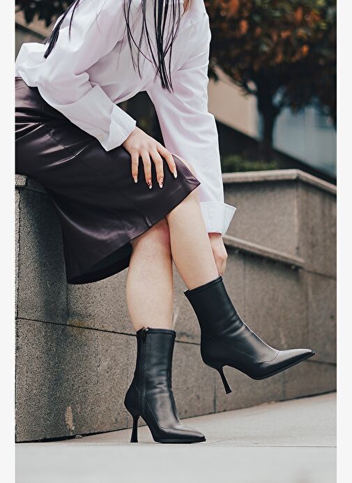 Kadın Topuklu Bot Sivri Burun Kadeh Ökçe Günlük Klasik Bot Holes Siyah - Görsel 3