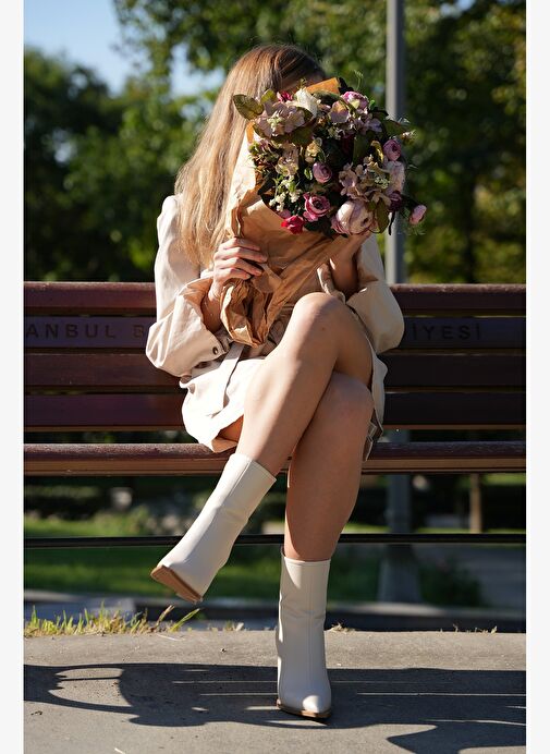 Kadın Topuklu Bot Sivri Burun Arkadan Fermuarlı Kalın Ökçe Kikas Ekru - Görsel 7