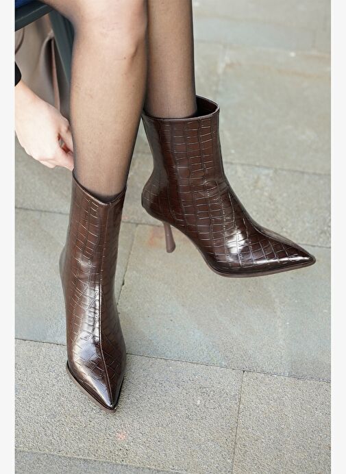 Kadın Topuklu Bot Sivri Burun Kadeh Ökçe Arkadan Fermuarlı Günlük Klasik Bot Monos Kahve Croco - Görsel 3