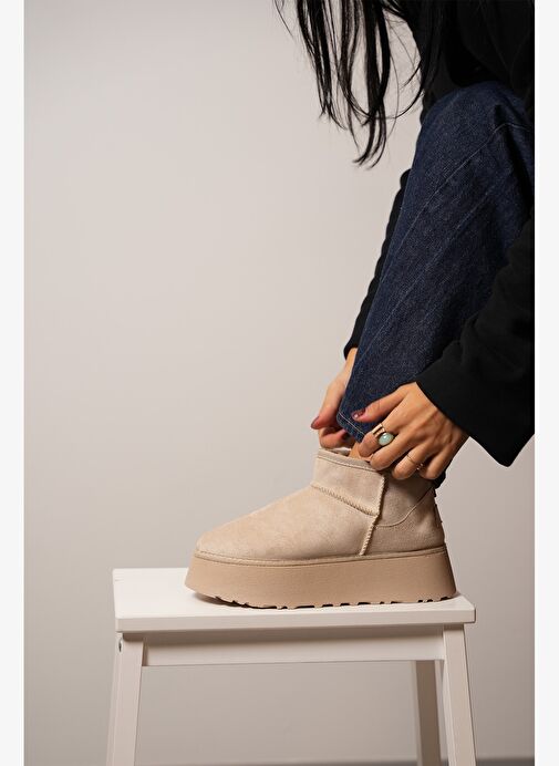 Kadın Kalın Taban İçi Kürklü Yarım Bot Tefis Bej Süet - Görsel 7
