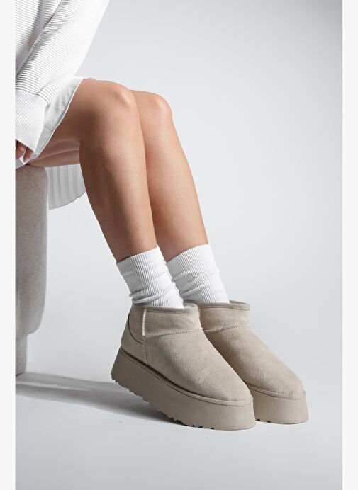 Kadın Kalın Taban İçi Kürklü Yarım Bot Tefis Bej Süet - Görsel 3