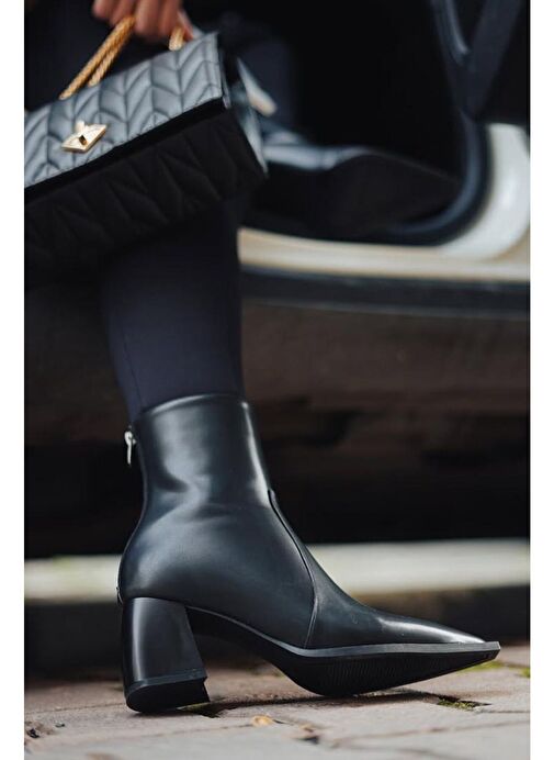 Kadın Sivri Burun Arkadan Fermuarlı Topuklu Bot Erves Siyah - Görsel 9