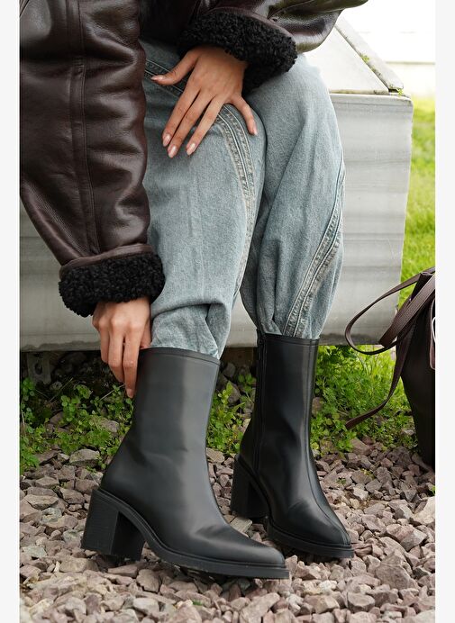 Kadın Yandan Fermuarlı Dikiş Detaylı Günlük Topuklu Bot Lakos Siyah - Görsel 3