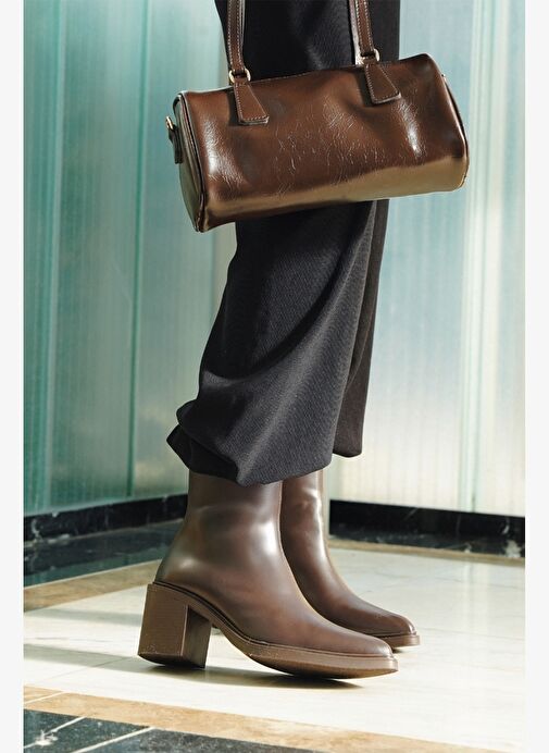 Kadın Yandan Fermuarlı Dikiş Detaylı Günlük Topuklu Bot Lakos Kahve - Görsel 3