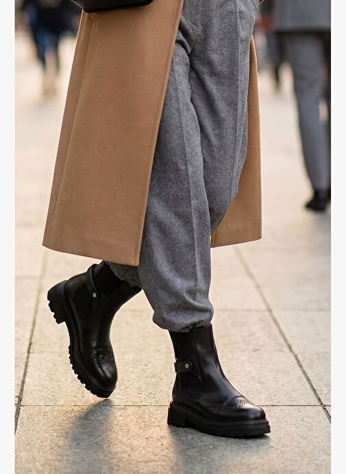 Marjin Marjin Kadın Çift Yüzlü Lastikli Tırtıklı Taban Chelsea Günlük Bot Sarfen Siyah | Boyner Siyah - 2. görsel