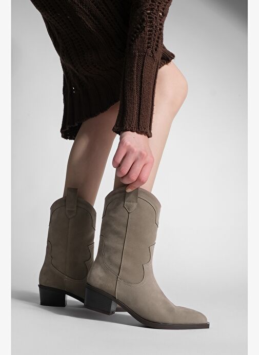 Kadın Sivri Burun Dikiş Detaylı Western Bot Voleta Vizon Süet - Görsel 5