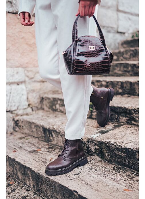 Kadın Arkadan Fermuarlı Zımba Detaylı Kalın Taban Postal Bot Likesta Kahve - Görsel 3