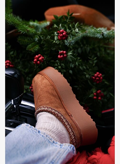 Kadın İçi Kürklü Kalın Taban Önü Kapalı Günlük Kışlık Terlik Furenta Taba Süet - Görsel 5