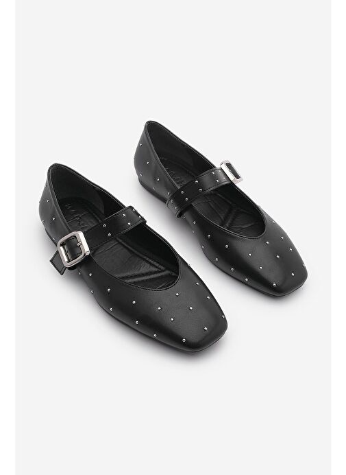 Kadın Küt Burun Tokalı Zımbalı Babet Velona Siyah - Görsel 8