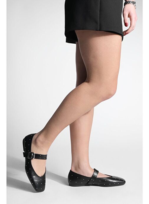 Kadın Küt Burun Tokalı Zımbalı Babet Velona Siyah - Görsel 7