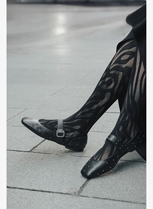 Kadın Küt Burun Tokalı Zımbalı Babet Velona Siyah - Görsel 9