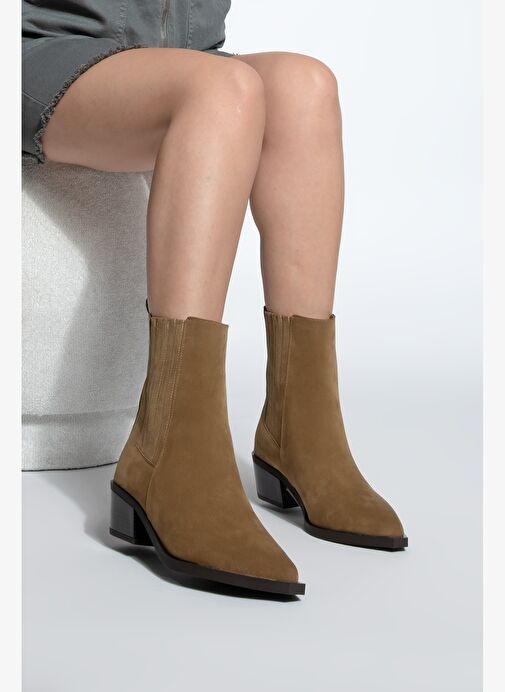 Kadın Sivri Burun Kalın Topuklu Chelsea Çift Lastikli Günlük Bot Losya Taba Süet - Görsel 3