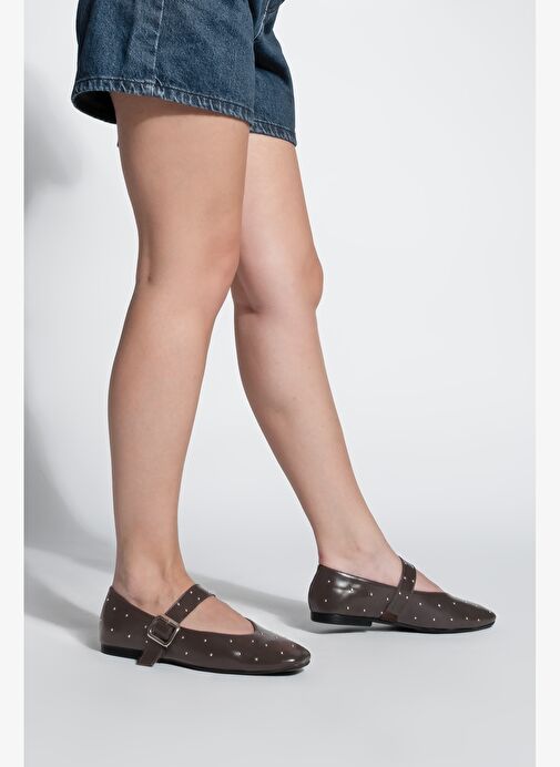 Kadın Küt Burun Tokalı Zımbalı Babet Velona Kahve - Görsel 5