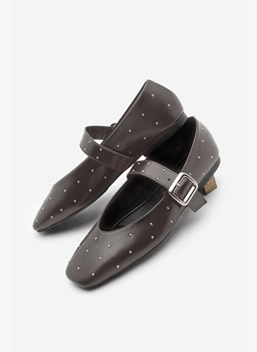 Kadın Küt Burun Tokalı Zımbalı Babet Velona Kahve - Görsel 2