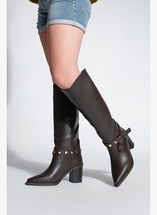 Kadın Sivri Burun Fermuarsız Çıkarılabilen Tokalı Troklu Zımbalı Topuklu Çizme Fuslep Kahve - Görsel 3