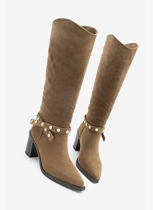 Kadın Sivri Burun Fermuarsız Çıkarılabilen Tokalı Troklu Zımbalı Topuklu Çizme Fuslep Taba Süet - Görsel 2