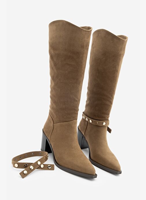 Kadın Sivri Burun Fermuarsız Çıkarılabilen Tokalı Troklu Zımbalı Topuklu Çizme Fuslep Taba Süet - Görsel 7