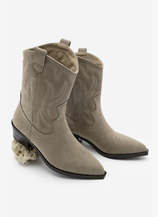 Kadın Sivri Burun Nakışlı Western Bot Nilva Vizon Süet - Görsel 2