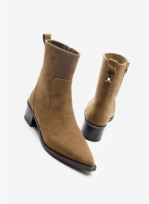 Kadın Sivri Burun Altın Detaylı Topuklu Bot Kenor Taba Süet - Görsel 2