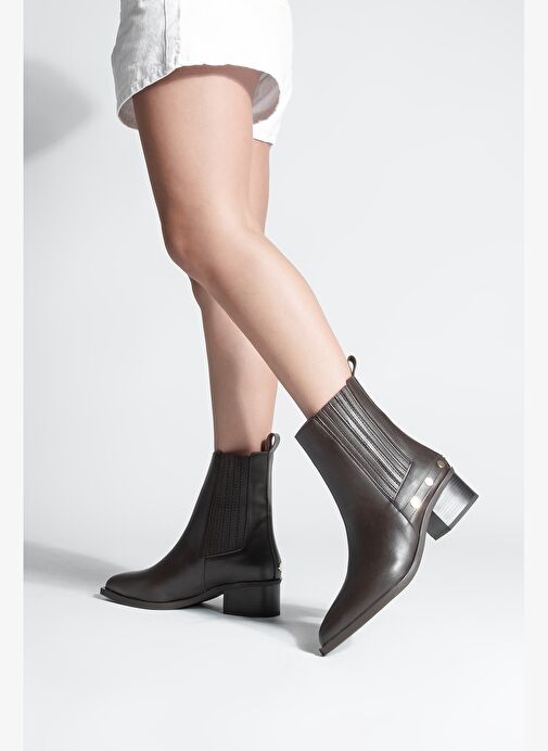 Kadın Sivri Burun Chelsea Çift Lastikli Troklu Zımbalı Topuklu Bot Alura Kahve - Görsel 4