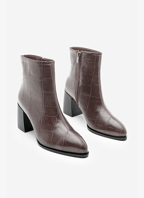Kadın Sivri Burun Dikiş Detaylı Kalın Topuklu Bot Verika Kahve Croco - Görsel 6