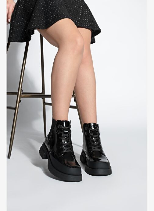 Kadın Bağcıklı Lastikli Kalın Topuklu Kısa Postal Bot Kenvo Siyah Rugan - Görsel 3