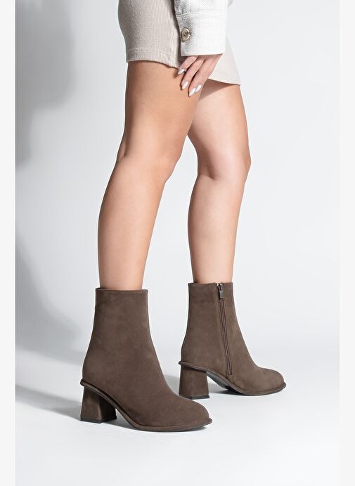 Kadın Sivrii Burun Arkadan Fermuarlı Dikiş Detaylı Kalın Topuklu Bot Atirya Kahve Süet - Görsel 7