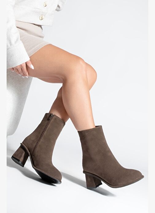 Kadın Sivrii Burun Arkadan Fermuarlı Dikiş Detaylı Kalın Topuklu Bot Atirya Kahve Süet - Görsel 5