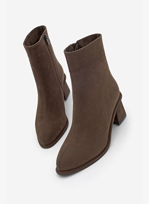 Kadın Sivrii Burun Arkadan Fermuarlı Dikiş Detaylı Kalın Topuklu Bot Atirya Kahve Süet - Görsel 2