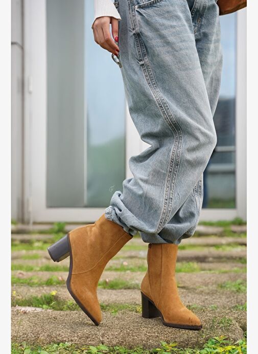 Kadın Sivri Burun Fermuarlı Kalın Ökçe Topuklu Bot Ranka Taba Süet - Görsel 4