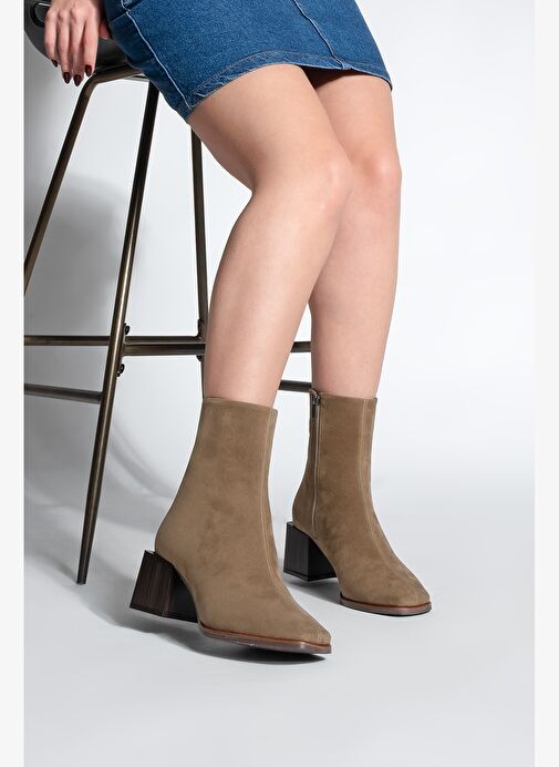 Kadın Topuklu Bot&Bootie Küt Burun Ahşap Desen Ökçe Fermuarlı Günlük Klasik Bot Noyes Vizon Süet - Görsel 3