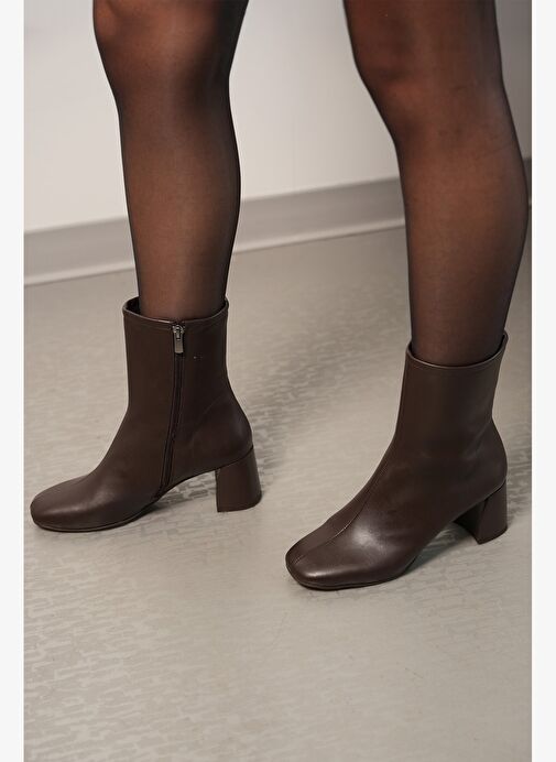 Kadın Küt Burun Fermuarlı Topuklu Bot Nonas Kahve - Görsel 3