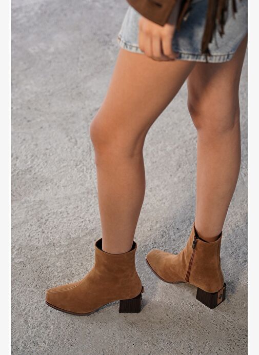 Kadın Topuklu Bot&Bootie Küt Burun Ahşap Desen Ökçe Fermuarlı Günlük Klasik Bot Noyes Taba Süet - Görsel 3