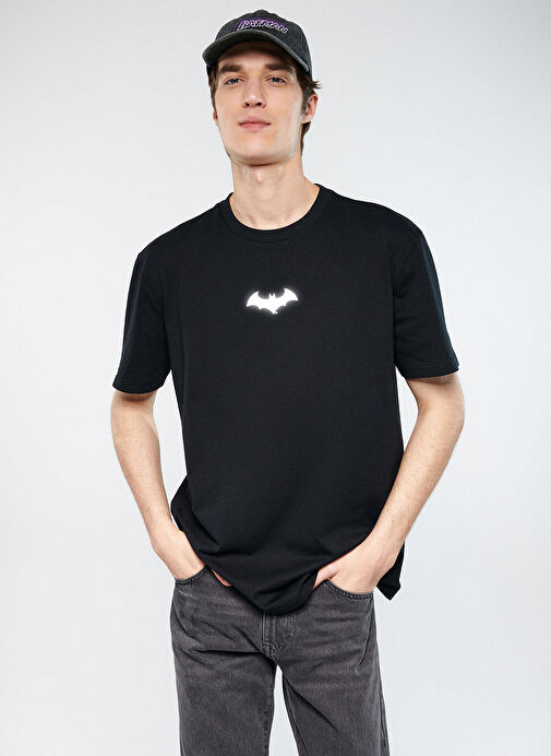 Mavi Bisiklet Yaka  Loose Fit Baskılı Siyah Erkek T-Shirt  -  M066878-900_Batman