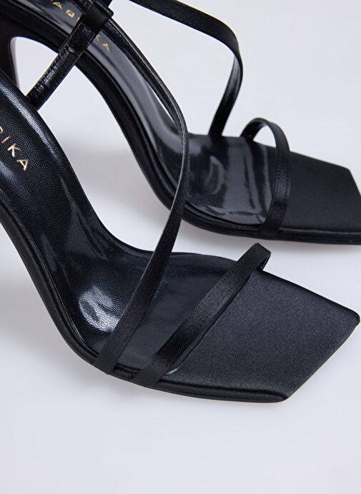 Fabrika Siyah Kadın Topuklu Ayakkabı BERTA - Görsel 6