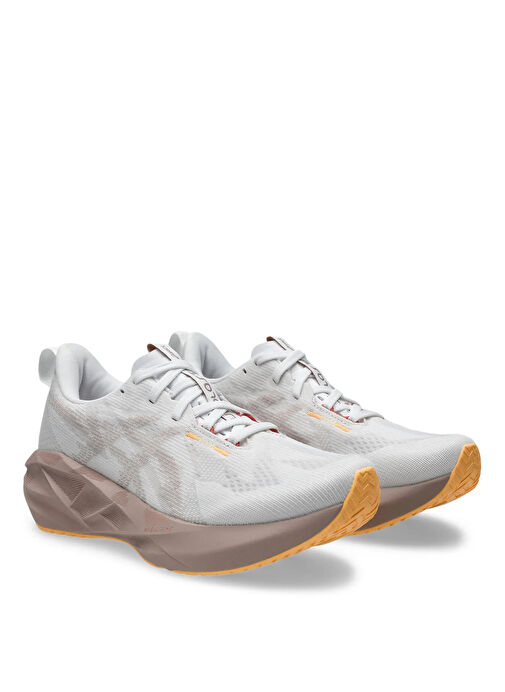 Asics 1012B765-102 NOVABLAST 5 Beyaz Kadın Koşu Ayakkabısı - Görsel 4