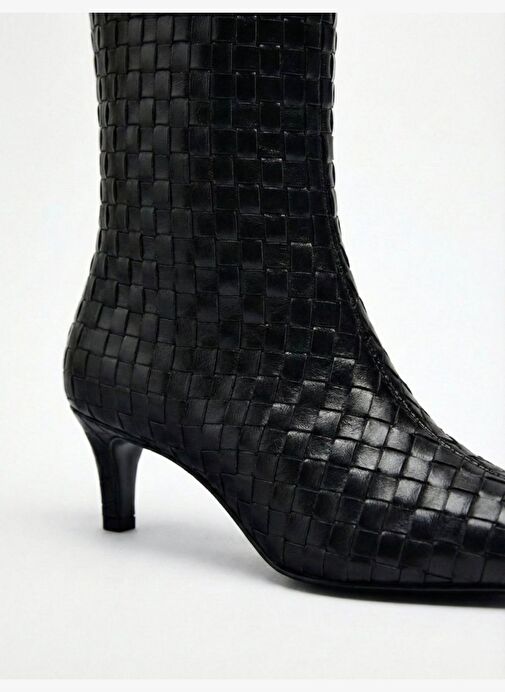 Kadın Siyah Desenli İnce Topuklu Sivri Burun Çizme - Görsel 3