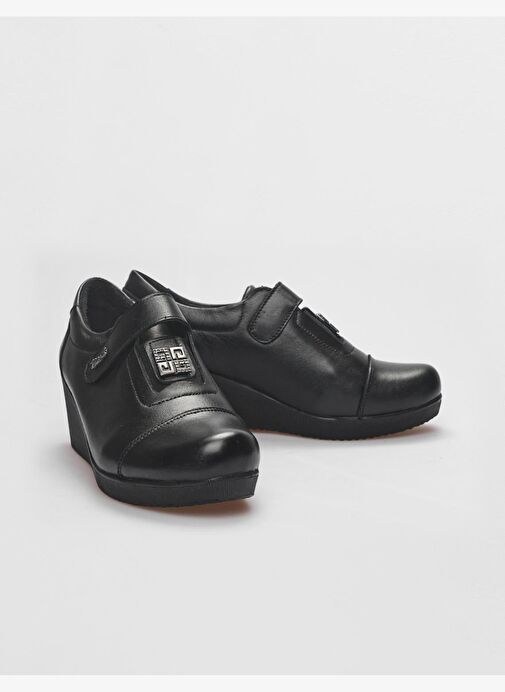 Hakiki Deri Siyah Cırt Cırt Kapamalı Kadın Comfort Ayakkabı - Görsel 5
