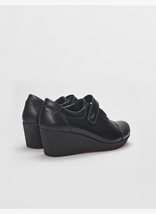 Hakiki Deri Siyah Cırt Cırt Kapamalı Kadın Comfort Ayakkabı - Görsel 4