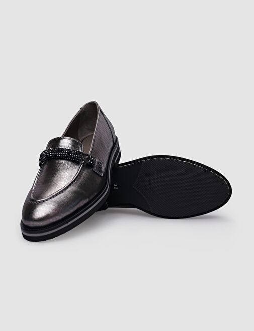 %100 Hakiki Deri Metalik Siyah Tokalı Kadın Günlük Ayakkabı - Görsel 5