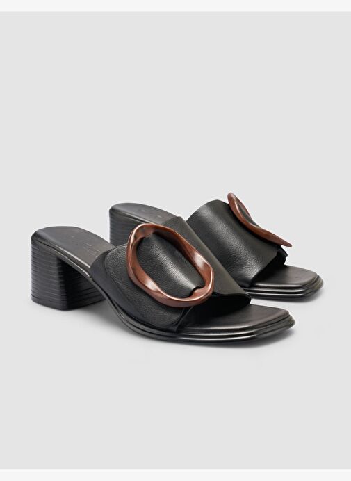 %100 Hakiki Deri Toka Detaylı Siyah Kadın Terlik - Görsel 3