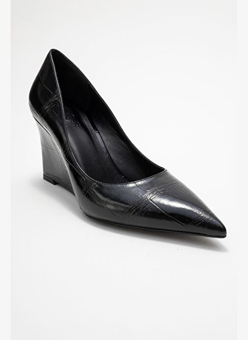 PUERA Siyah Baskı Sivri Burunlu Kadın Dolgu Topuklu Ayakkabı - Görsel 4