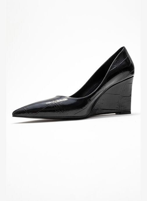 PUERA Siyah Baskı Sivri Burunlu Kadın Dolgu Topuklu Ayakkabı - Görsel 5