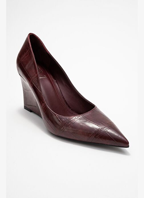 PUERA Bordo Baskı Sivri Burunlu Kadın Dolgu Topuklu Ayakkabı - Görsel 4