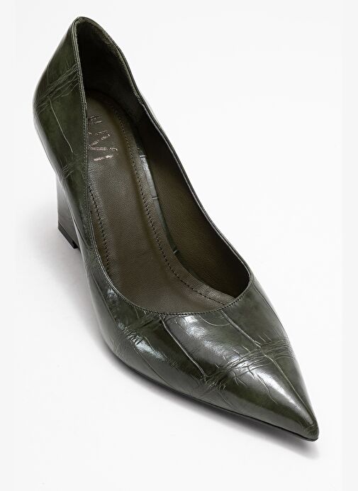 PUERA Yeşil Baskı Sivri Burunlu Kadın Dolgu Topuklu Ayakkabı - Görsel 4