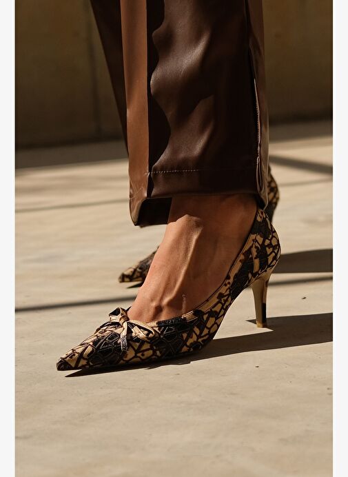 CAMDEN Bej Desenli Fiyonklu Kadın Topuklu Ayakkabı - Görsel 8