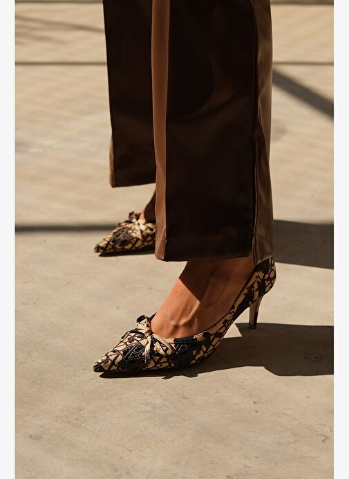 CAMDEN Bej Desenli Fiyonklu Kadın Topuklu Ayakkabı - Görsel 9